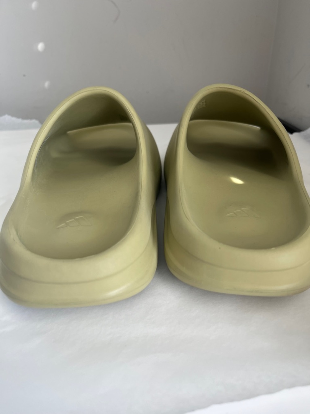 Adidas Boys Yeezy Slides Size 6 - Picture 4 of 7